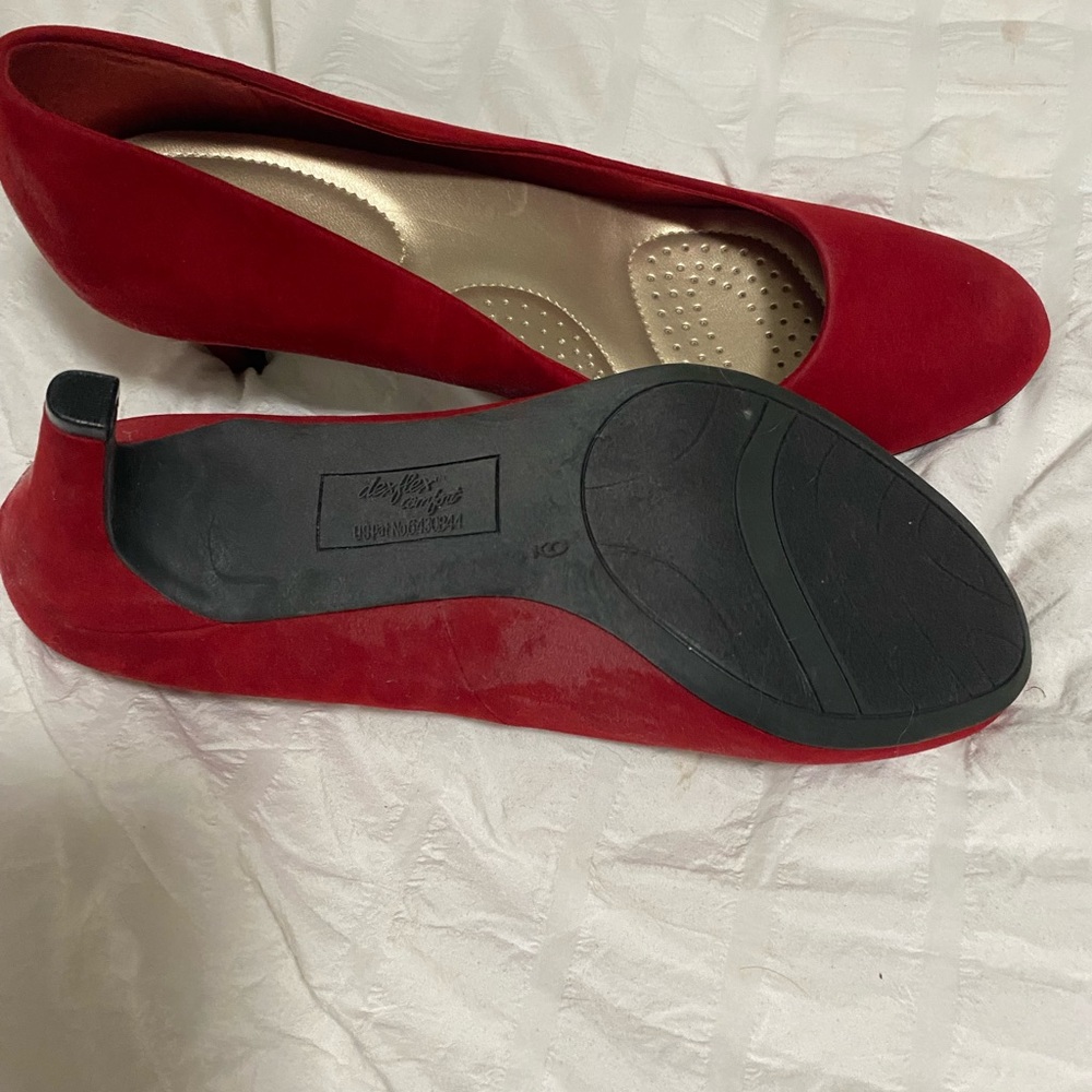 Red pumps never worn